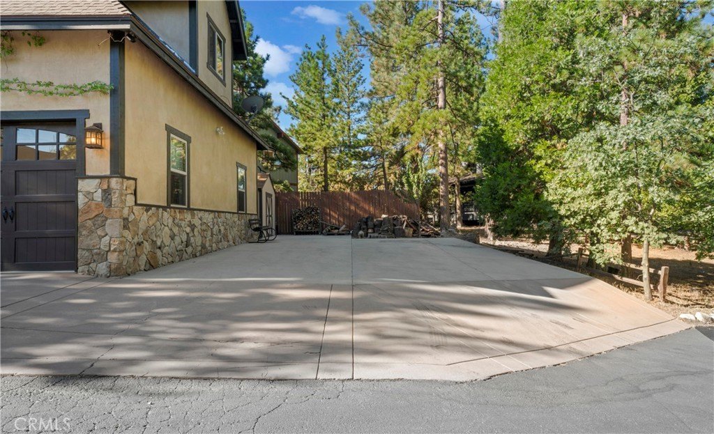 Lake Arrowhead, California, 92352, United States, 4 Bedrooms Bedrooms, ,3 BathroomsBathrooms,Residential,Forsale,1953302