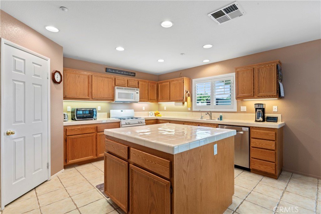 Redlands, California, 92374, United States, 4 Bedrooms Bedrooms, ,2.5 BathroomsBathrooms,Residential,Forsale,1941471