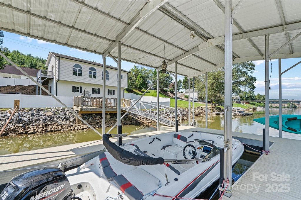 Hickory, North Carolina, 28601, United States, 2 Bedrooms Bedrooms, ,1.5 BathroomsBathrooms,Residential,Forsale,1953167