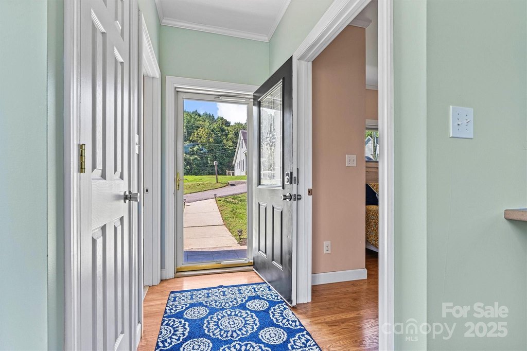 Hickory, North Carolina, 28601, United States, 2 Bedrooms Bedrooms, ,1.5 BathroomsBathrooms,Residential,Forsale,1953167
