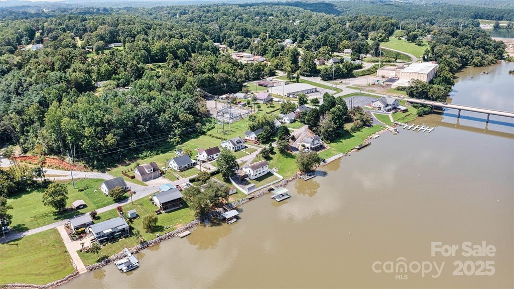 Hickory, North Carolina, 28601, United States, 2 Bedrooms Bedrooms, ,1.5 BathroomsBathrooms,Residential,Forsale,1953167