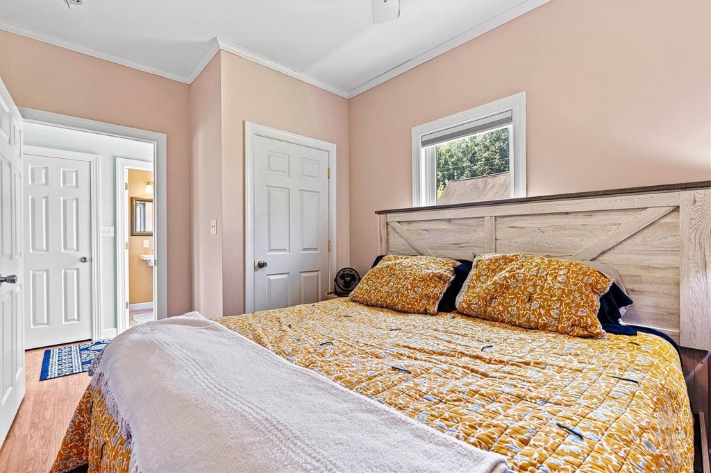 Hickory, North Carolina, 28601, United States, 2 Bedrooms Bedrooms, ,1.5 BathroomsBathrooms,Residential,Forsale,1953167