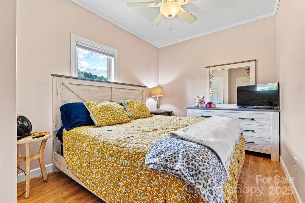 Hickory, North Carolina, 28601, United States, 2 Bedrooms Bedrooms, ,1.5 BathroomsBathrooms,Residential,Forsale,1953167