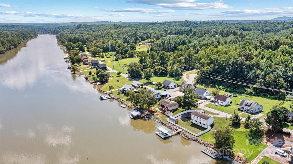 Hickory, North Carolina, 28601, United States, 2 Bedrooms Bedrooms, ,1.5 BathroomsBathrooms,Residential,Forsale,1953167