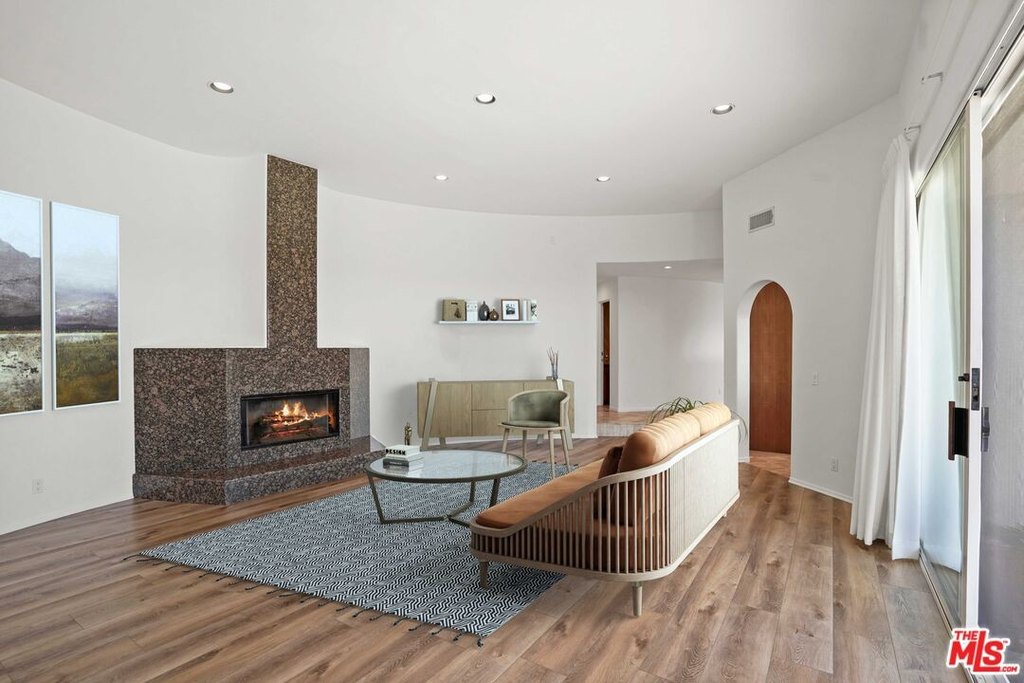 Malibu, California, 90265, United States, 4 Bedrooms Bedrooms, ,5 BathroomsBathrooms,Residential,Forsale,2001435