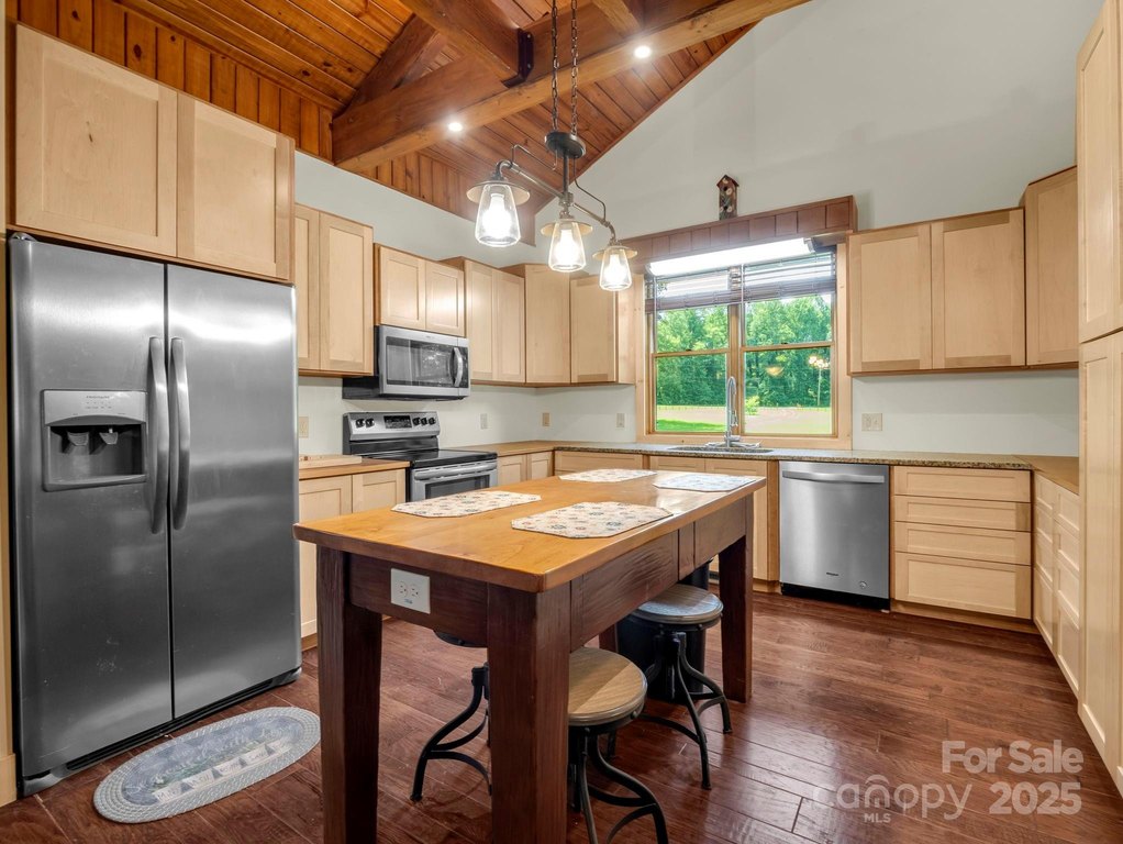 Saluda, North Carolina, 28773, United States, 3 Bedrooms Bedrooms, ,2 BathroomsBathrooms,Residential,Forsale,1985985