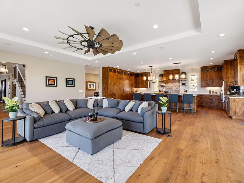 Santa Rosa, California, 95404, United States, 5 Bedrooms Bedrooms, ,5 BathroomsBathrooms,Residential,Forsale,1997665