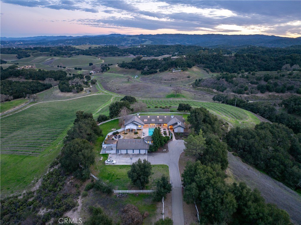 Paso Robles, California, 93446, United States, 6 Bedrooms Bedrooms, ,4.5 BathroomsBathrooms,Residential,Forsale,1899799