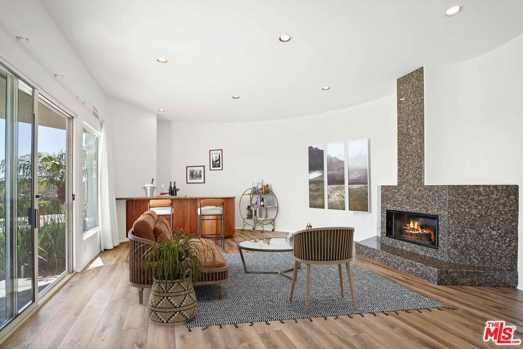 Malibu, California, 90265, United States, 4 Bedrooms Bedrooms, ,5 BathroomsBathrooms,Residential,Forsale,2001435