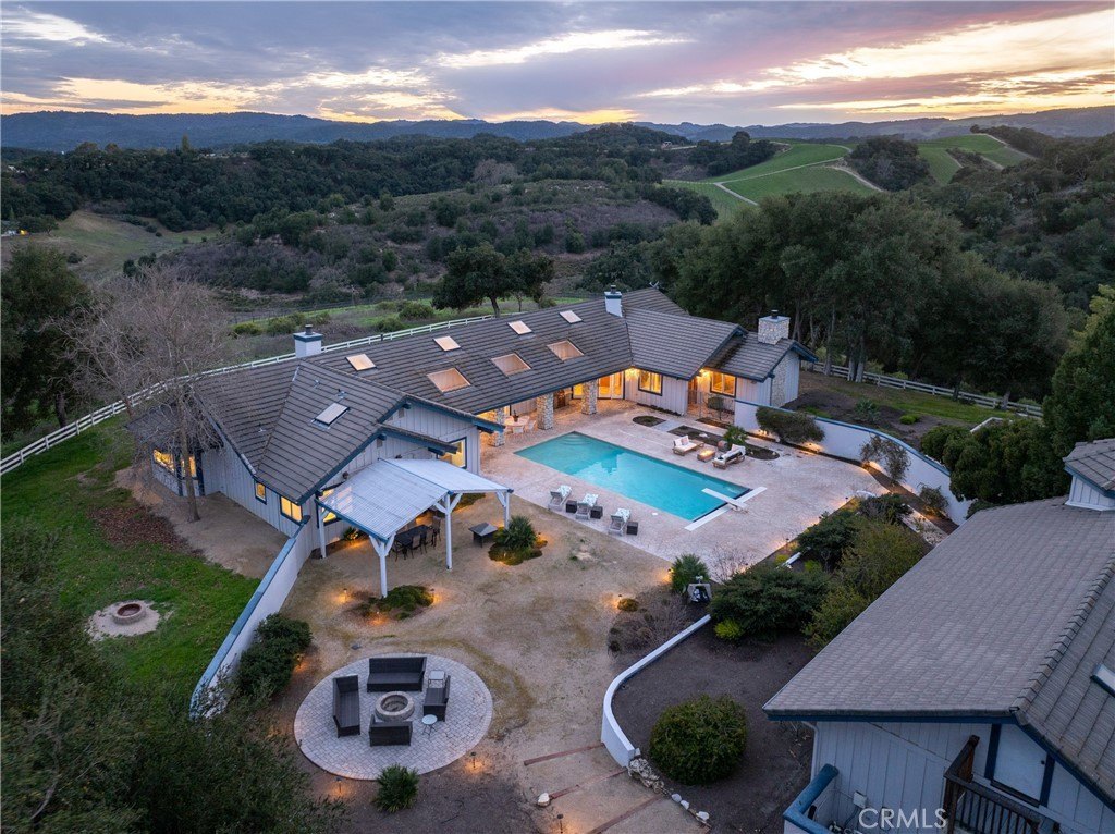 Paso Robles, California, 93446, United States, 6 Bedrooms Bedrooms, ,4.5 BathroomsBathrooms,Residential,Forsale,1899799