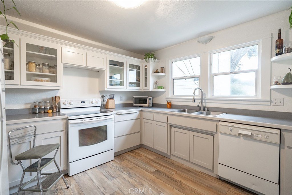 Paso Robles, California, 93446, United States, 6 Bedrooms Bedrooms, ,4.5 BathroomsBathrooms,Residential,Forsale,1899799