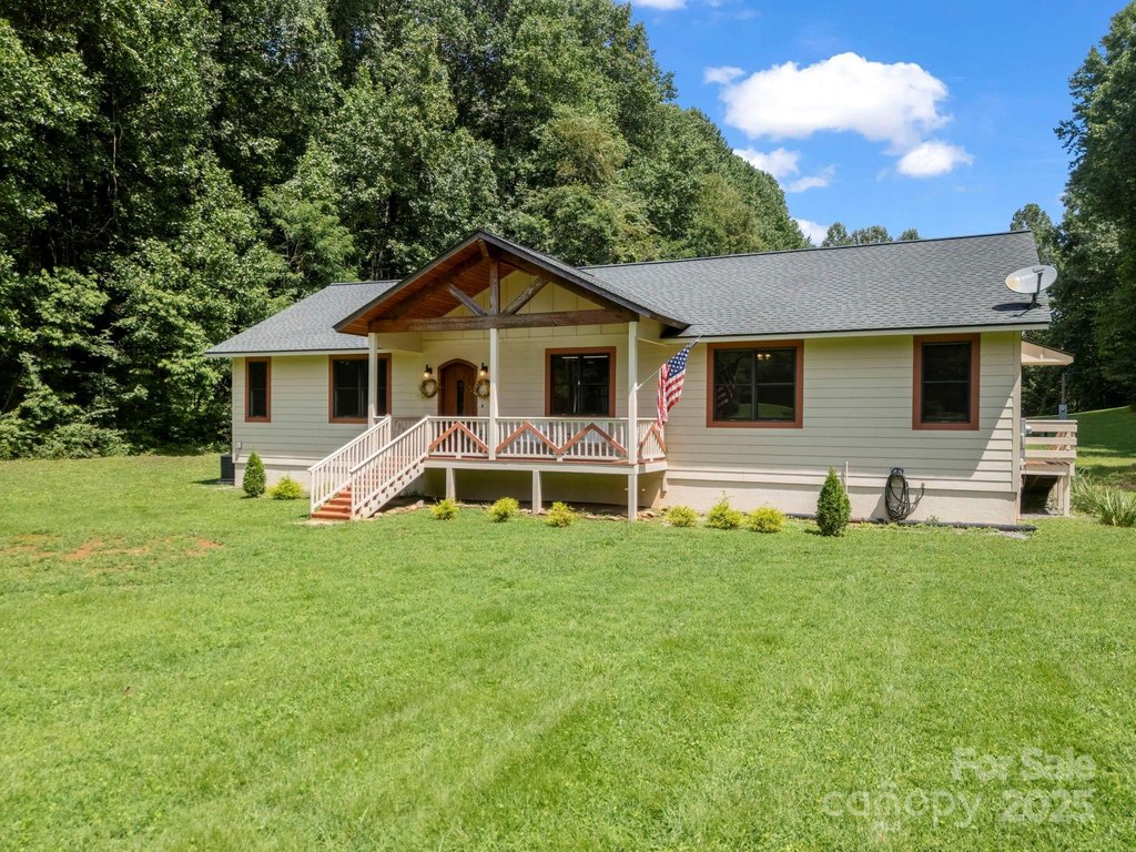 Saluda, North Carolina, 28773, United States, 3 Bedrooms Bedrooms, ,2 BathroomsBathrooms,Residential,Forsale,1985985