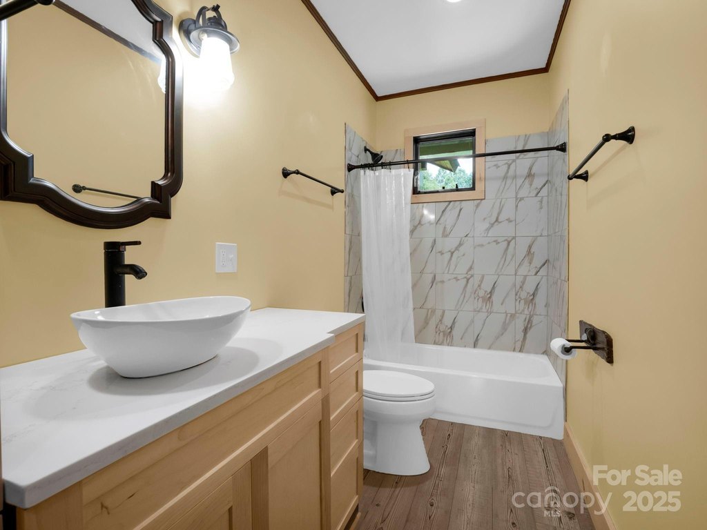 Saluda, North Carolina, 28773, United States, 3 Bedrooms Bedrooms, ,2 BathroomsBathrooms,Residential,Forsale,1985985