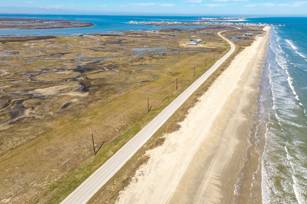 Freeport, Texas, 77541, United States, 5 Bedrooms Bedrooms, ,5.5 BathroomsBathrooms,Residential,Forsale,1954100