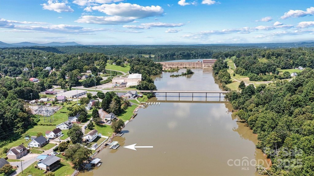 Hickory, North Carolina, 28601, United States, 2 Bedrooms Bedrooms, ,1.5 BathroomsBathrooms,Residential,Forsale,1953167