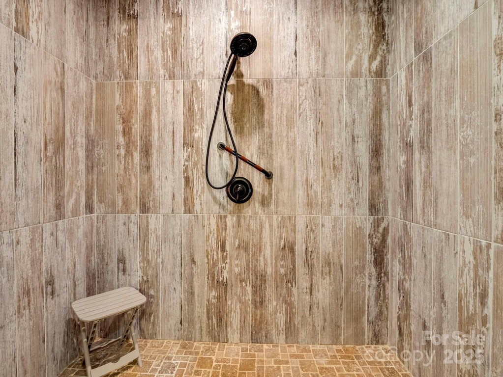 Saluda, North Carolina, 28773, United States, 3 Bedrooms Bedrooms, ,2 BathroomsBathrooms,Residential,Forsale,1985985