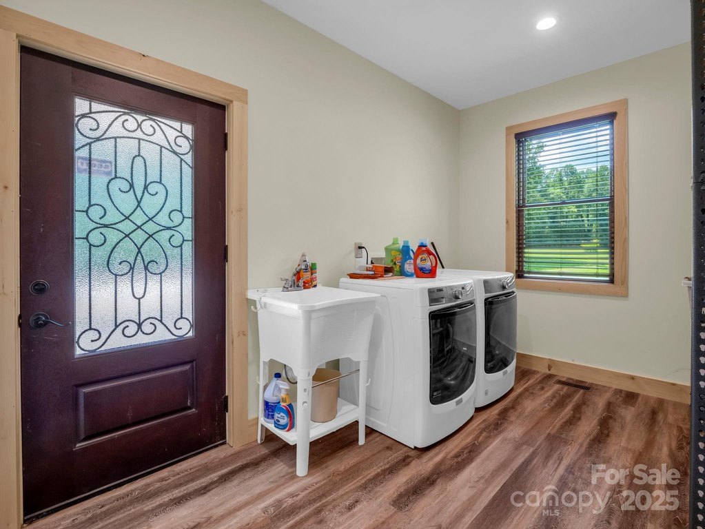 Saluda, North Carolina, 28773, United States, 3 Bedrooms Bedrooms, ,2 BathroomsBathrooms,Residential,Forsale,1985985