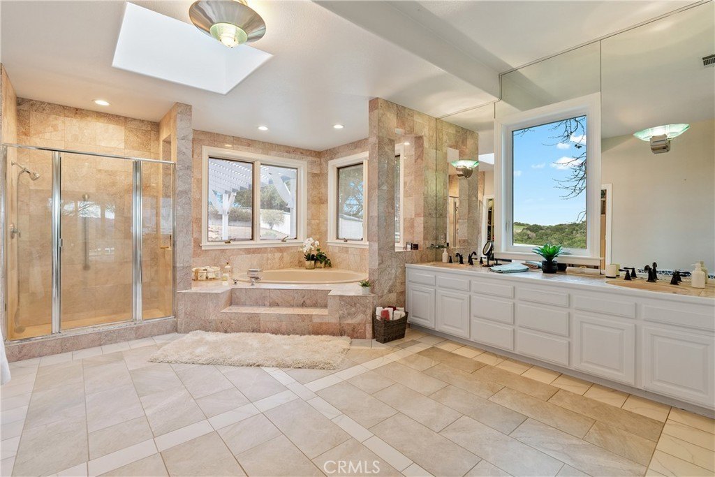 Paso Robles, California, 93446, United States, 6 Bedrooms Bedrooms, ,4.5 BathroomsBathrooms,Residential,Forsale,1899799