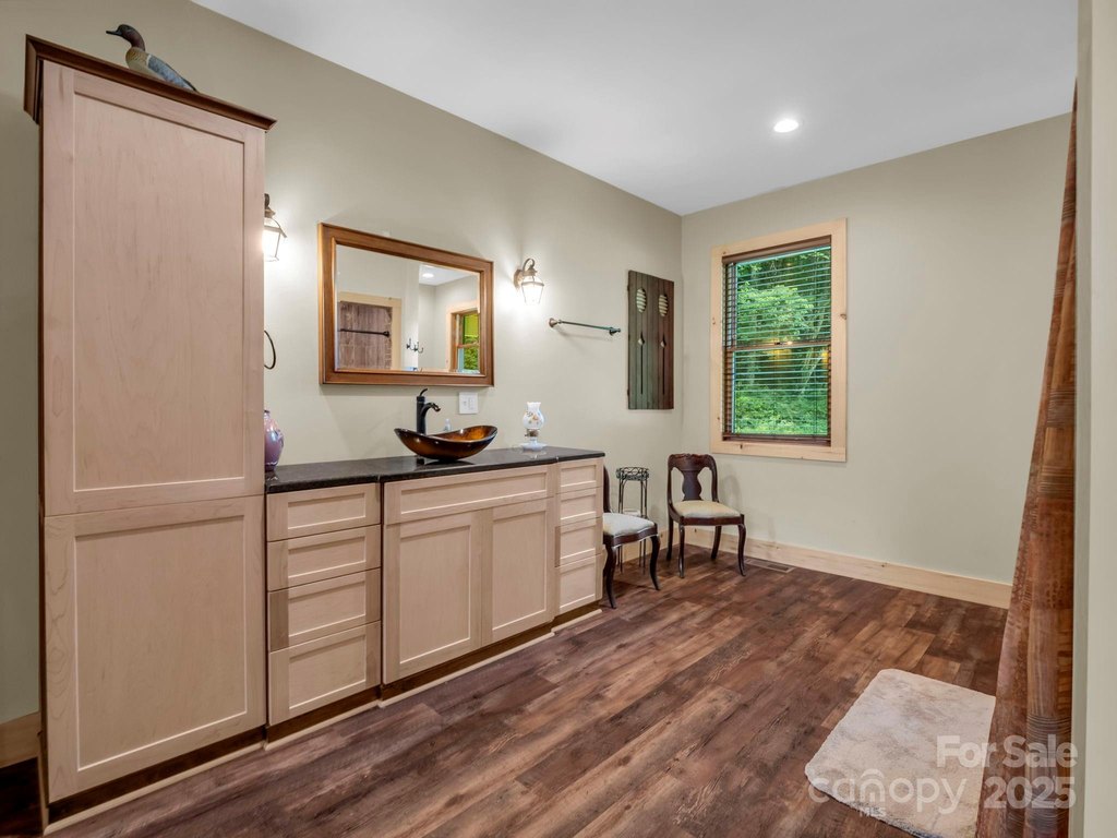 Saluda, North Carolina, 28773, United States, 3 Bedrooms Bedrooms, ,2 BathroomsBathrooms,Residential,Forsale,1985985