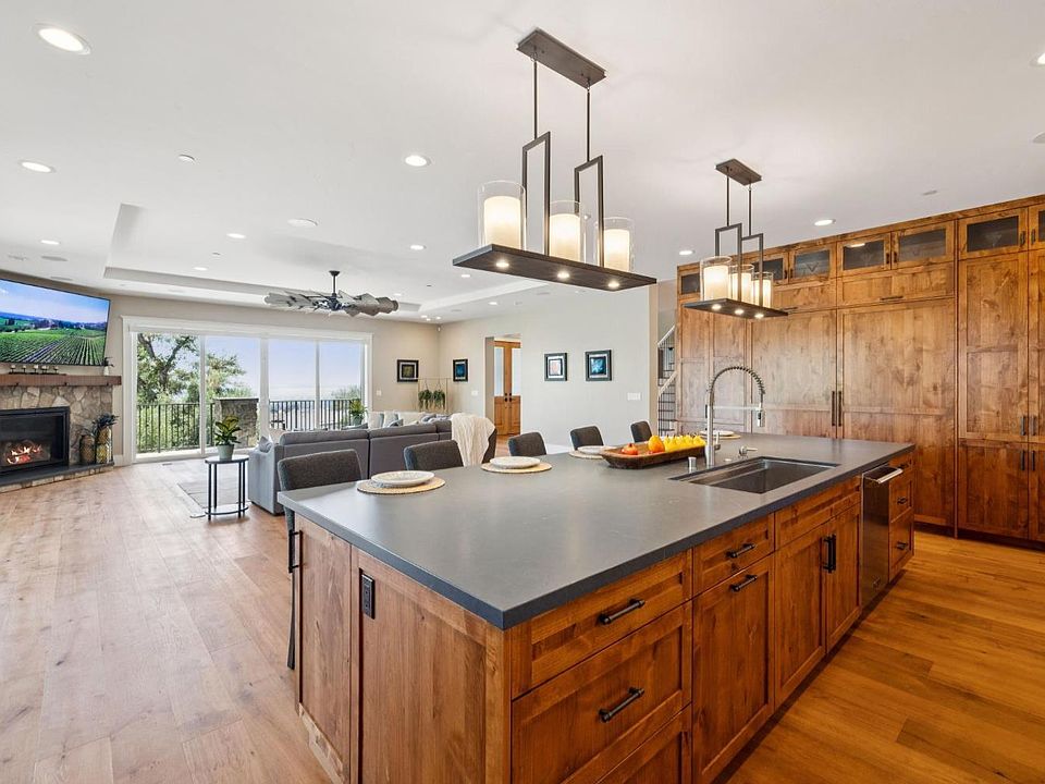 Santa Rosa, California, 95404, United States, 5 Bedrooms Bedrooms, ,5 BathroomsBathrooms,Residential,Forsale,1997665