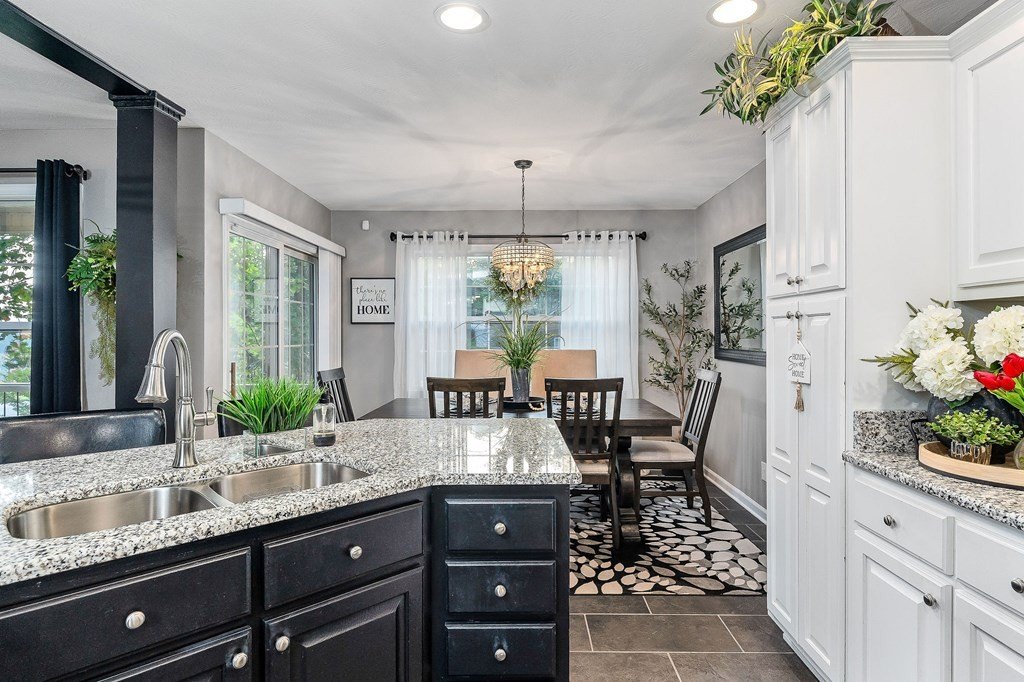 Byrdstown, Tennessee, 38549, United States, 4 Bedrooms Bedrooms, ,3.5 BathroomsBathrooms,Residential,Forsale,1953801