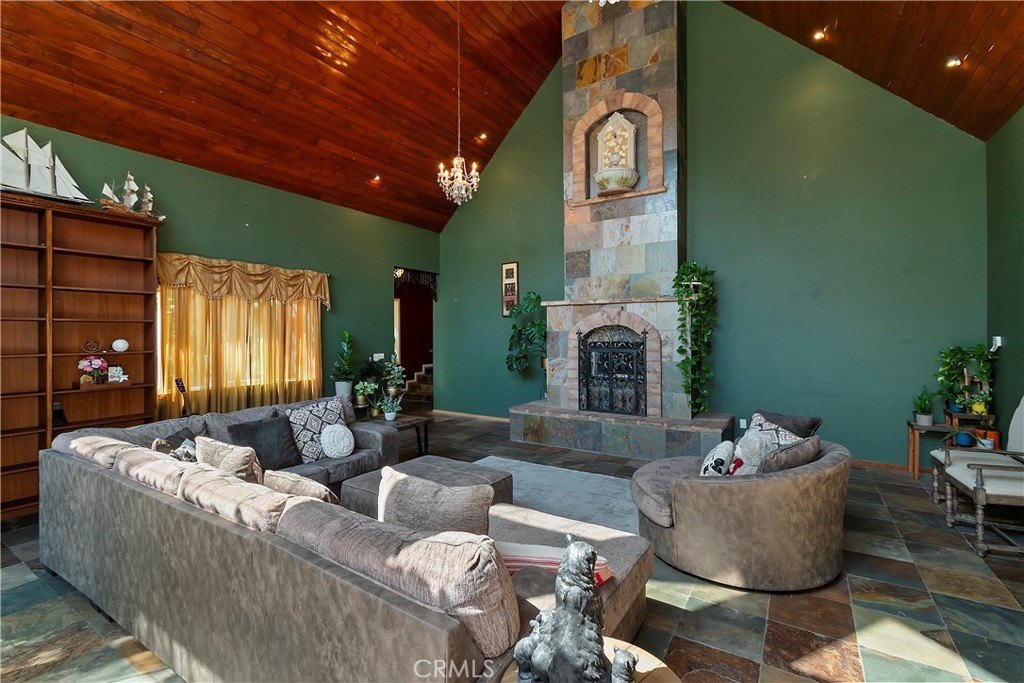 Crestline, California, 92325, United States, 5 Bedrooms Bedrooms, ,4.5 BathroomsBathrooms,Residential,Forsale,1934029