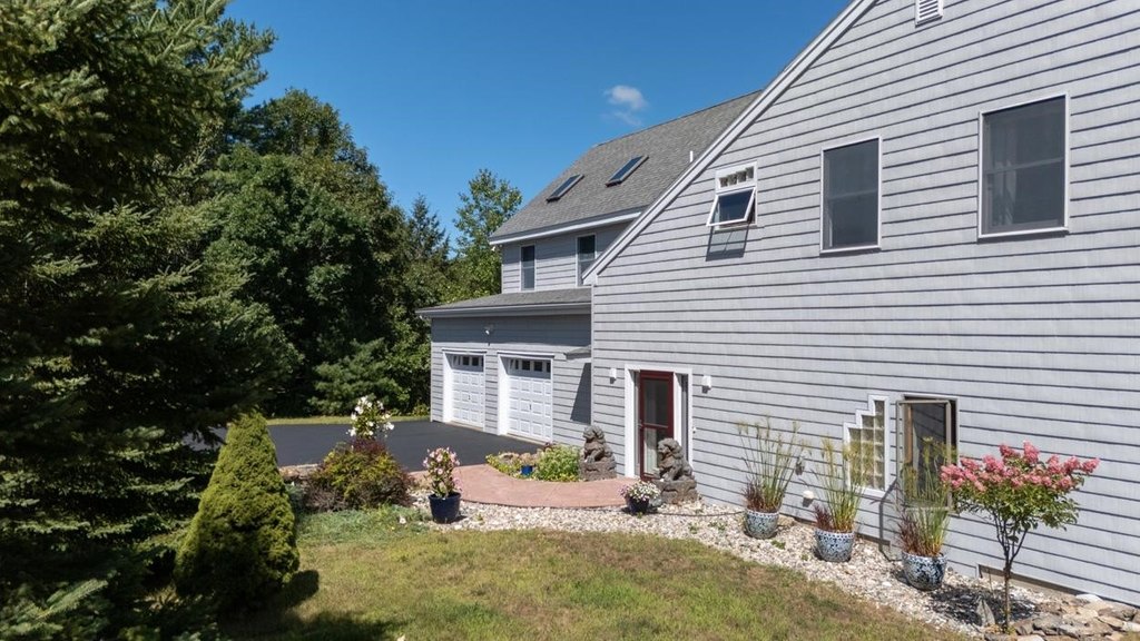 Dayton, Maine, 04005, United States, 3 Bedrooms Bedrooms, ,3 BathroomsBathrooms,Residential,Forsale,1952915