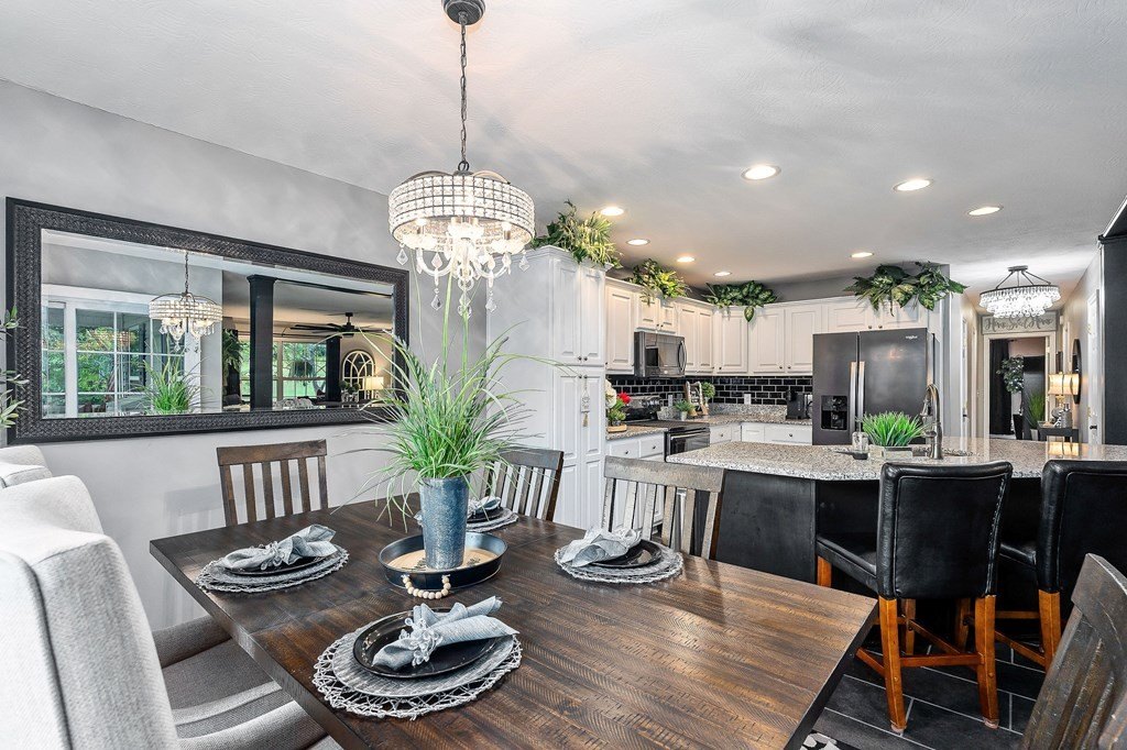 Byrdstown, Tennessee, 38549, United States, 4 Bedrooms Bedrooms, ,3.5 BathroomsBathrooms,Residential,Forsale,1953801