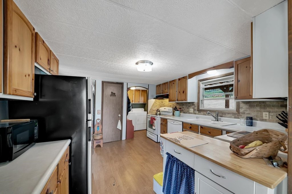 Custer, South Dakota, 57730, United States, 3 Bedrooms Bedrooms, ,2 BathroomsBathrooms,Residential,Forsale,1946253