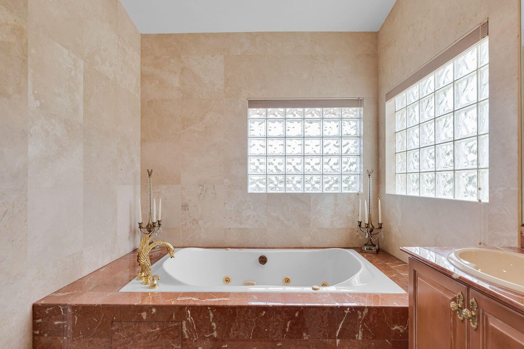 Key Largo, Florida, 33037, United States, 4 Bedrooms Bedrooms, ,3 BathroomsBathrooms,Residential,Forsale,1944354