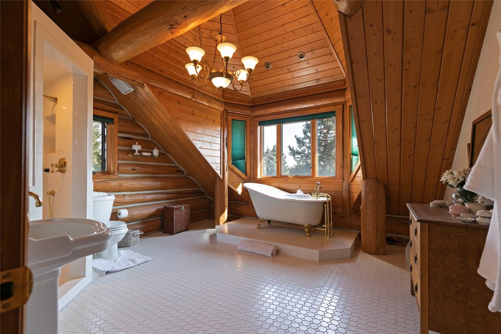 Philipsburg, Montana, 59858, United States, 3 Bedrooms Bedrooms, ,3.5 BathroomsBathrooms,Residential,Forsale,1986967