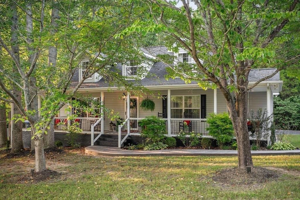 Byrdstown, Tennessee, 38549, United States, 4 Bedrooms Bedrooms, ,3.5 BathroomsBathrooms,Residential,Forsale,1953801