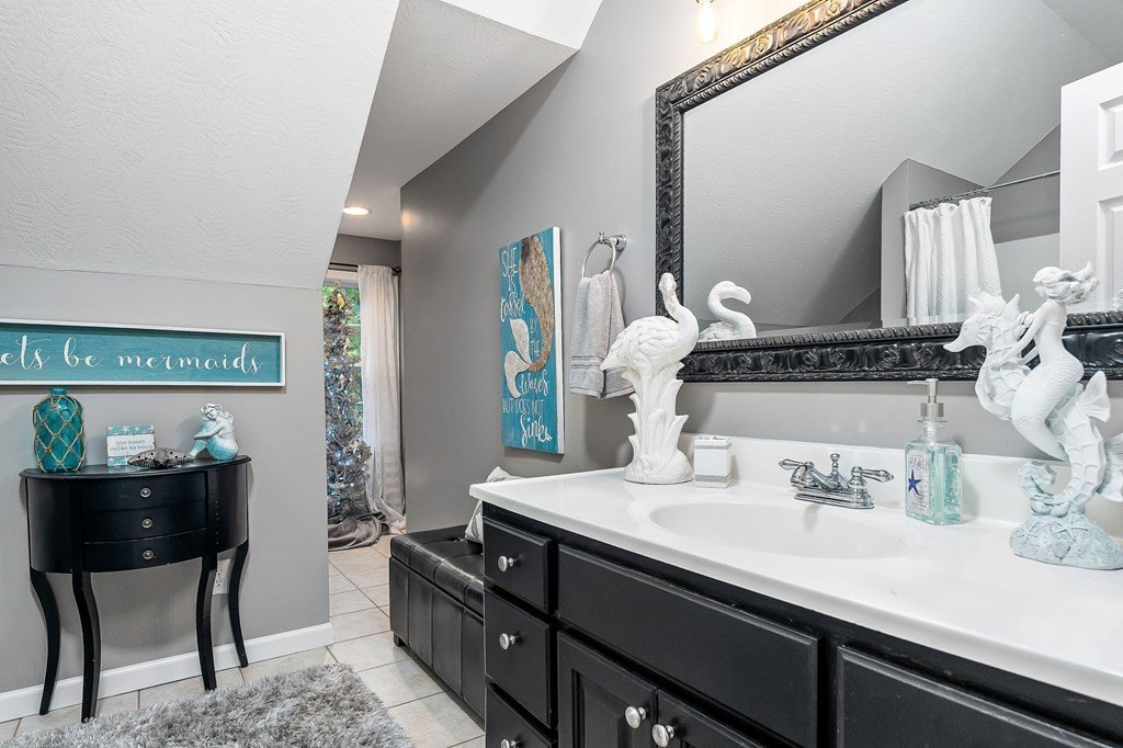 Byrdstown, Tennessee, 38549, United States, 4 Bedrooms Bedrooms, ,3.5 BathroomsBathrooms,Residential,Forsale,1953801