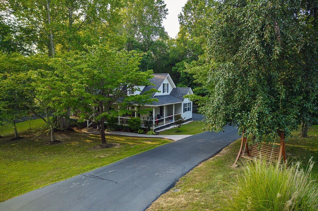 Byrdstown, Tennessee, 38549, United States, 4 Bedrooms Bedrooms, ,3.5 BathroomsBathrooms,Residential,Forsale,1953801