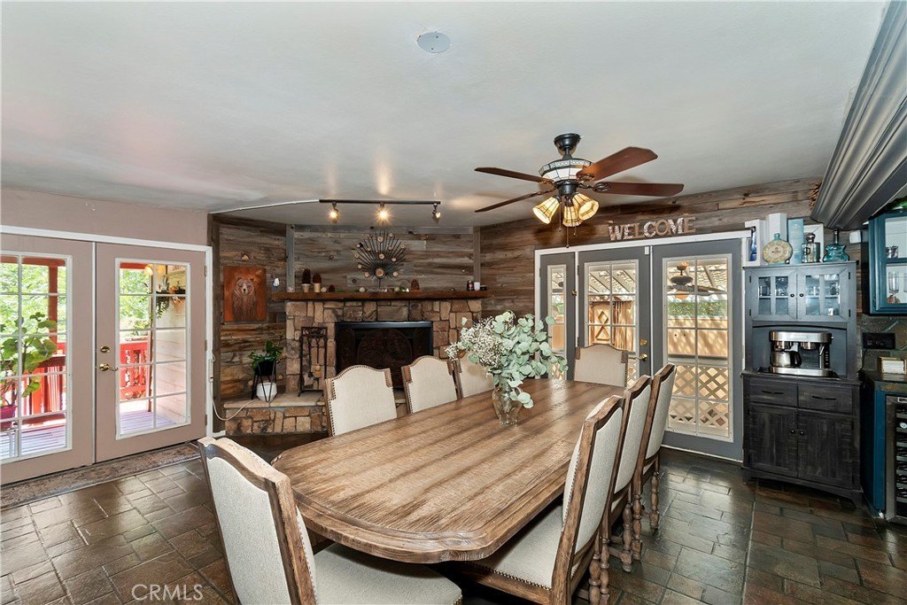 Crestline, California, 92325, United States, 5 Bedrooms Bedrooms, ,4.5 BathroomsBathrooms,Residential,Forsale,1934029