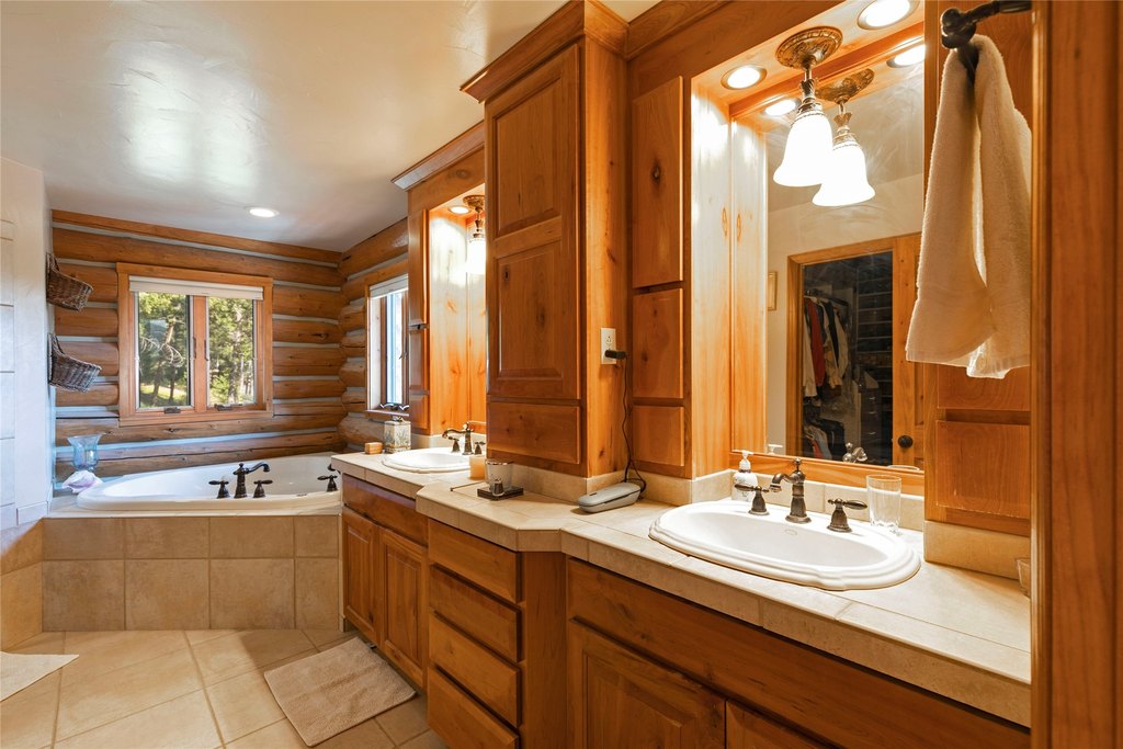 Philipsburg, Montana, 59858, United States, 3 Bedrooms Bedrooms, ,3.5 BathroomsBathrooms,Residential,Forsale,1986967