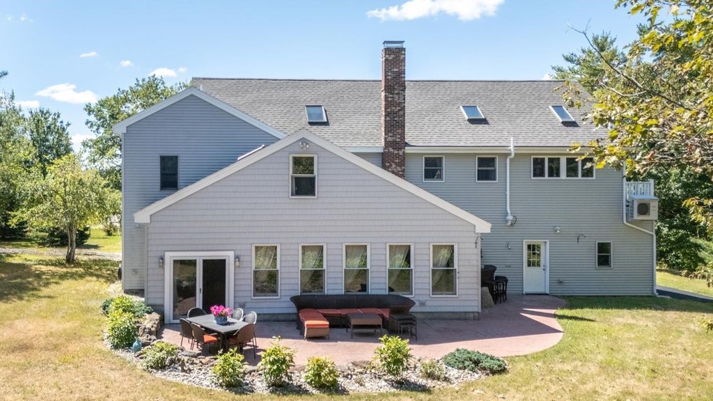 Dayton, Maine, 04005, United States, 3 Bedrooms Bedrooms, ,3 BathroomsBathrooms,Residential,Forsale,1952915