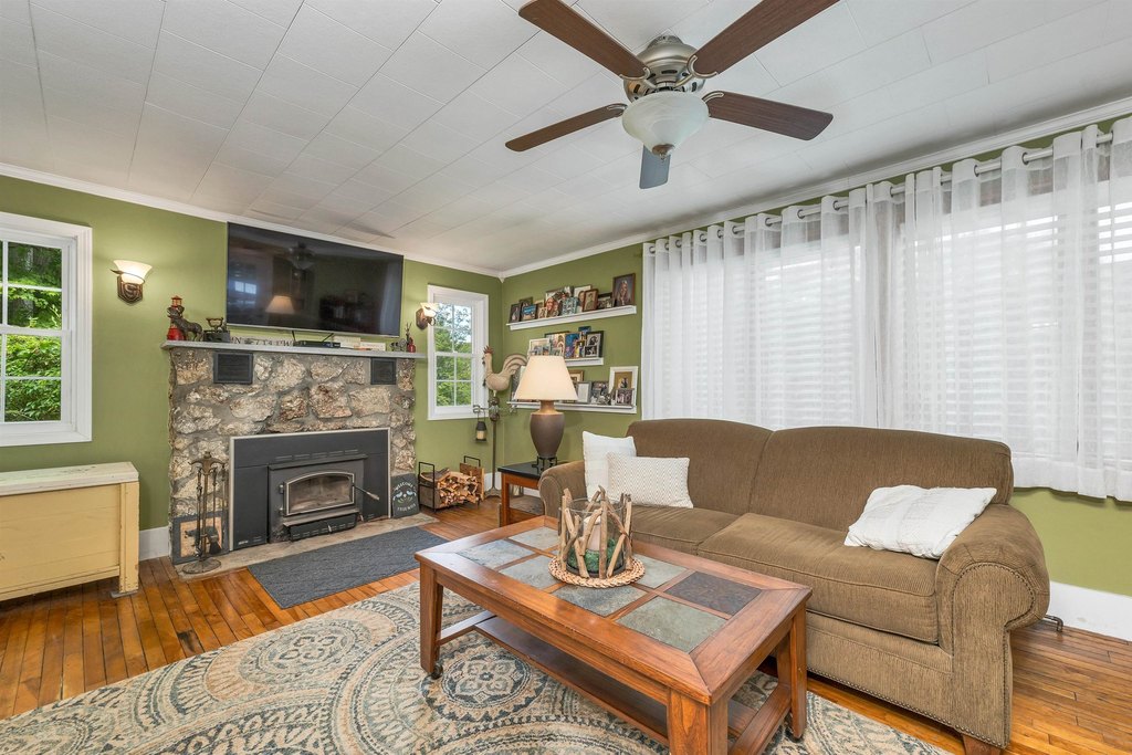 Thornton, New Hampshire, 03285, United States, 3 Bedrooms Bedrooms, ,2.5 BathroomsBathrooms,Residential,Forsale,1952885