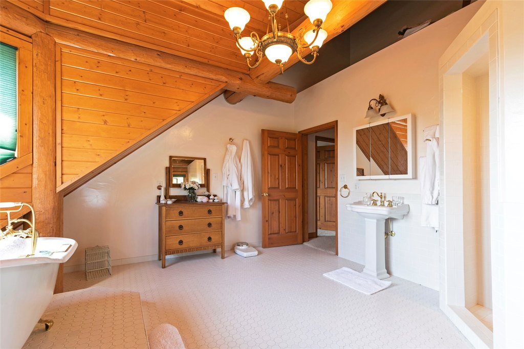 Philipsburg, Montana, 59858, United States, 3 Bedrooms Bedrooms, ,3.5 BathroomsBathrooms,Residential,Forsale,1986967