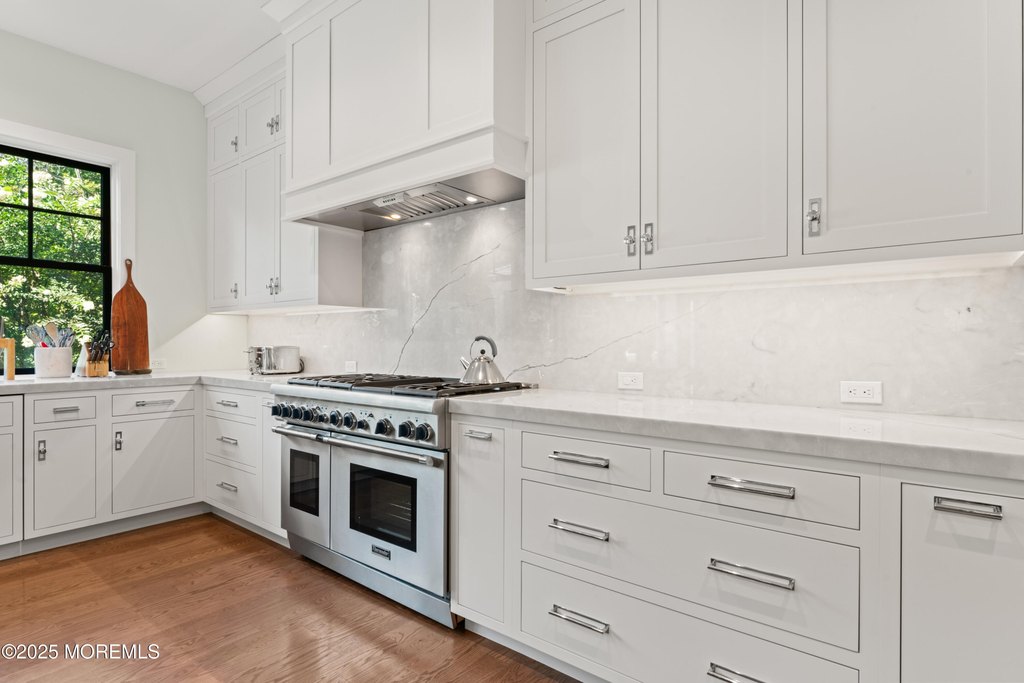 Rumson, New Jersey, 07760, United States, 6 Bedrooms Bedrooms, ,8.5 BathroomsBathrooms,Residential,Forsale,1936806