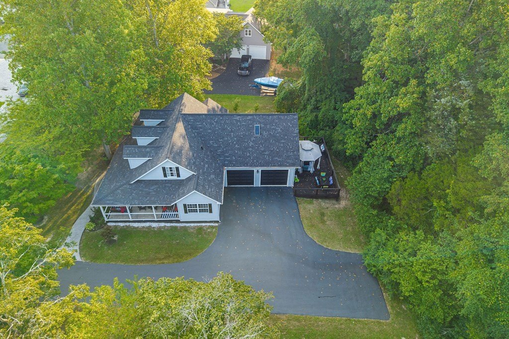 Byrdstown, Tennessee, 38549, United States, 4 Bedrooms Bedrooms, ,3.5 BathroomsBathrooms,Residential,Forsale,1953801