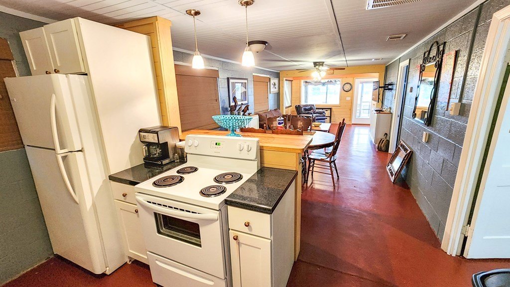 Carrabelle, Florida, 32322, United States, 2 Bedrooms Bedrooms, ,2 BathroomsBathrooms,Residential,Forsale,1968318