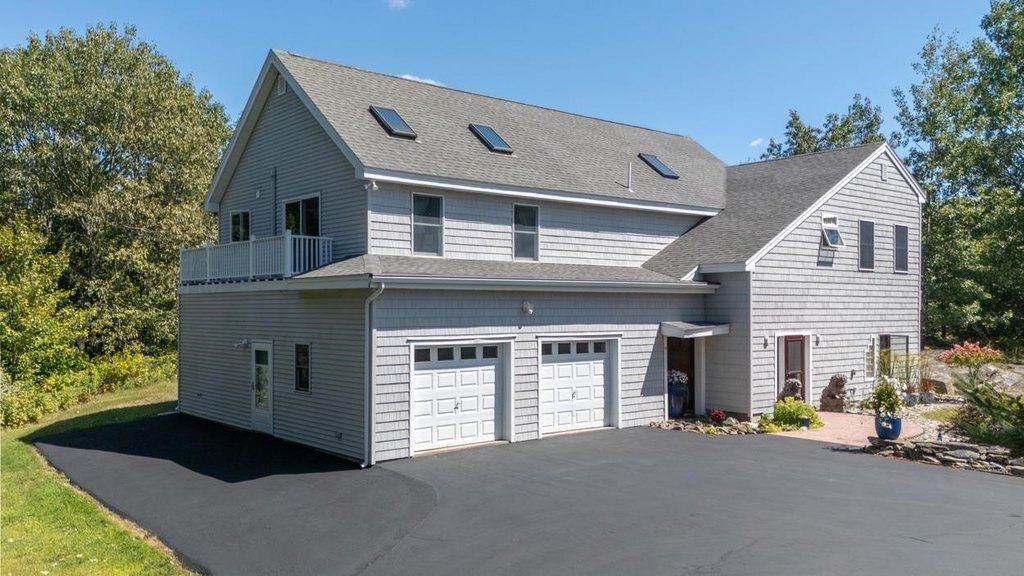 Dayton, Maine, 04005, United States, 3 Bedrooms Bedrooms, ,3 BathroomsBathrooms,Residential,Forsale,1952915