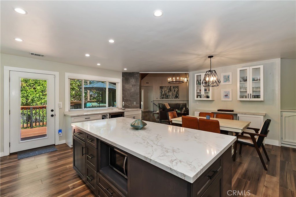 Lake Arrowhead, California, 92352, United States, 3 Bedrooms Bedrooms, ,2.5 BathroomsBathrooms,Residential,Forsale,1953307