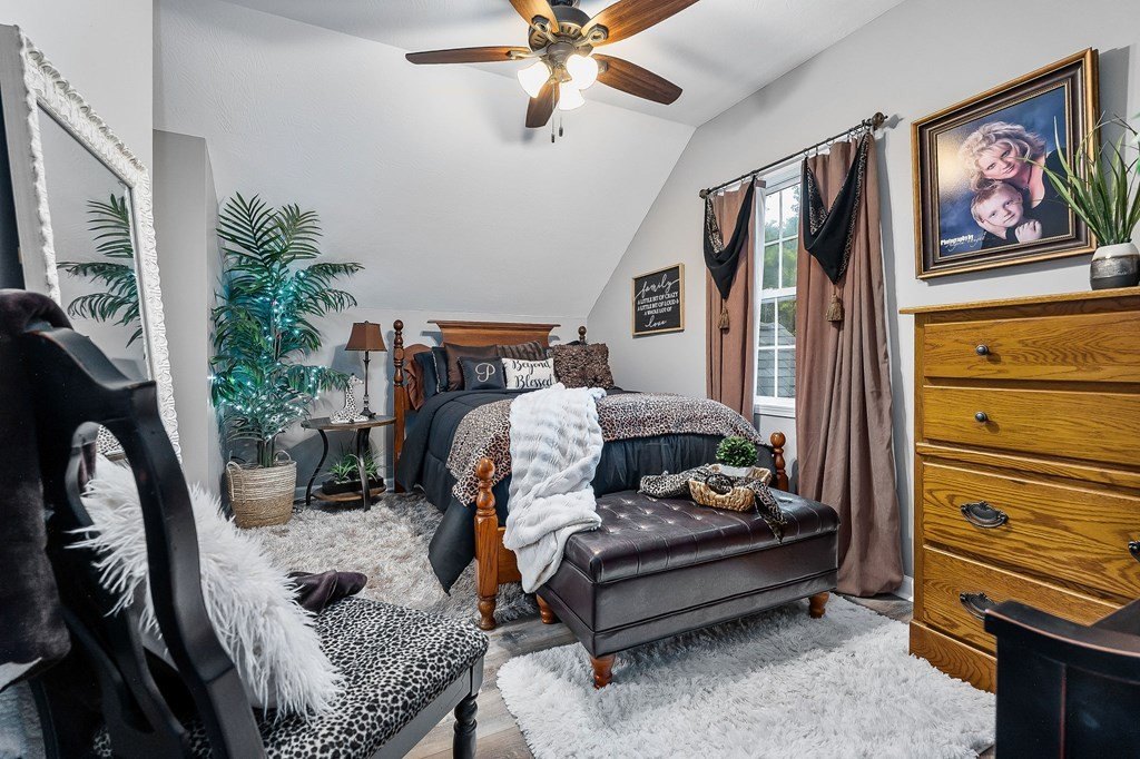 Byrdstown, Tennessee, 38549, United States, 4 Bedrooms Bedrooms, ,3.5 BathroomsBathrooms,Residential,Forsale,1953801