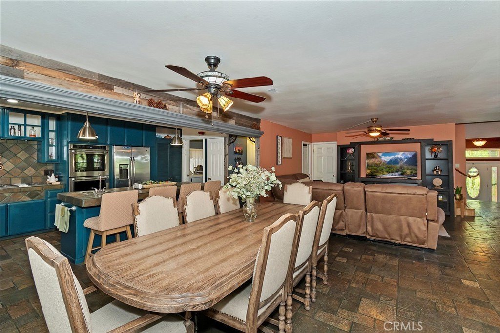 Crestline, California, 92325, United States, 5 Bedrooms Bedrooms, ,4.5 BathroomsBathrooms,Residential,Forsale,1934029