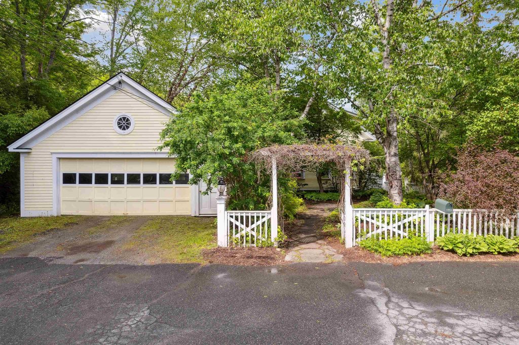 Woodstock, Vermont, 05091, United States, 4 Bedrooms Bedrooms, ,3 BathroomsBathrooms,Residential,Forsale,2004850