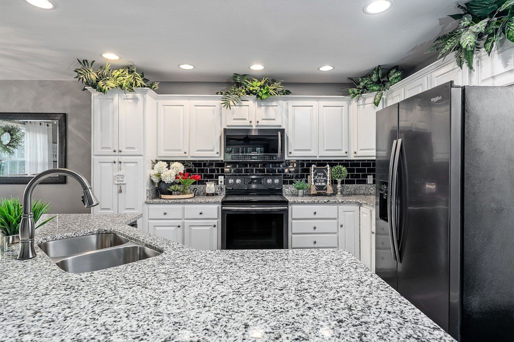 Byrdstown, Tennessee, 38549, United States, 4 Bedrooms Bedrooms, ,3.5 BathroomsBathrooms,Residential,Forsale,1953801