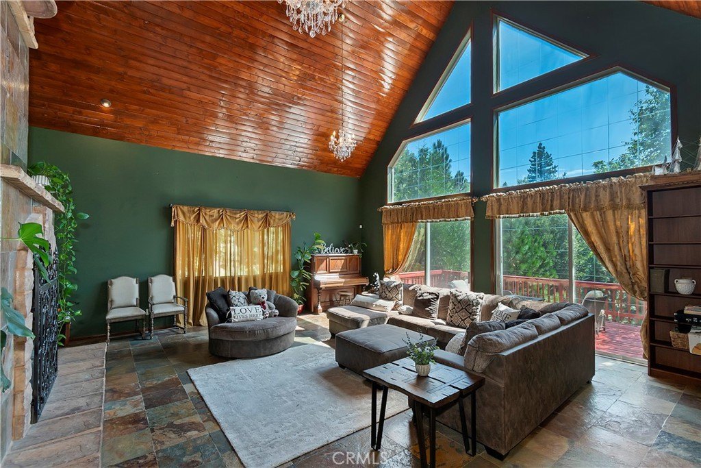 Crestline, California, 92325, United States, 5 Bedrooms Bedrooms, ,4.5 BathroomsBathrooms,Residential,Forsale,1934029