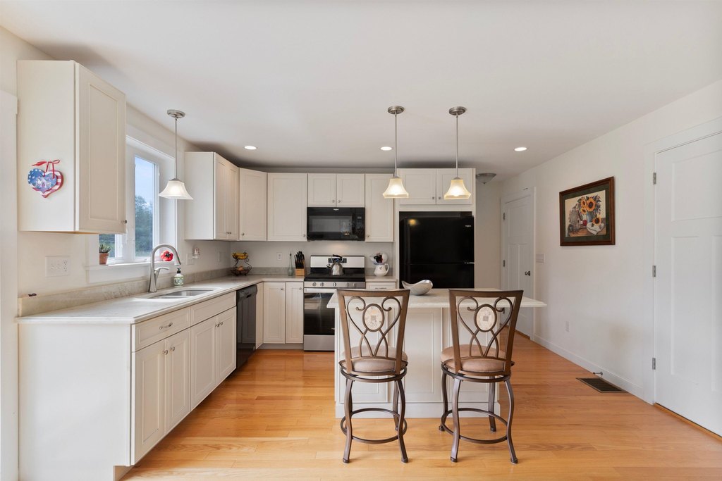 North Hampton, New Hampshire, 03862, United States, 3 Bedrooms Bedrooms, ,2.5 BathroomsBathrooms,Residential,Forsale,1952899
